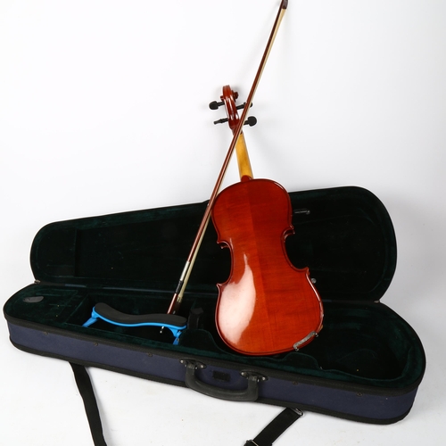 302 - A Primavera Prima 80 three quarter size violin, with bow and softshell case