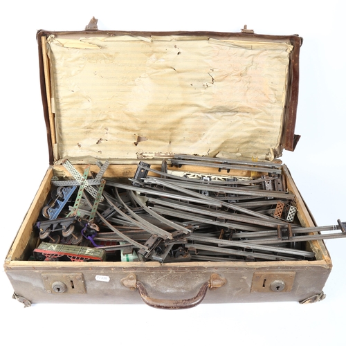 314 - Vintage tinplate railway carriages and track