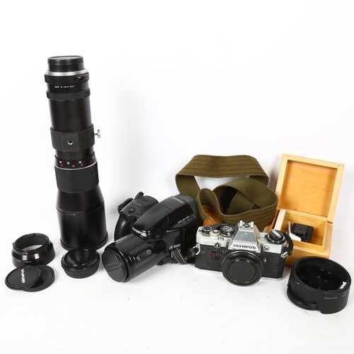 318 - Vintage cameras and accessories, including Olympus OM10, Olympus IS-1000, Vivitar telephoto lens etc... 