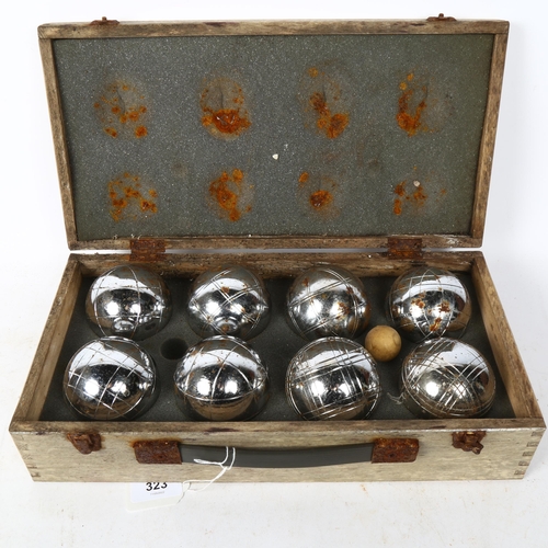 323 - A set of chromed steel boules