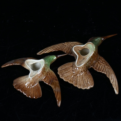510 - A graduated pair of Beswick flying Hummingbirds, largest wingspan 14cm