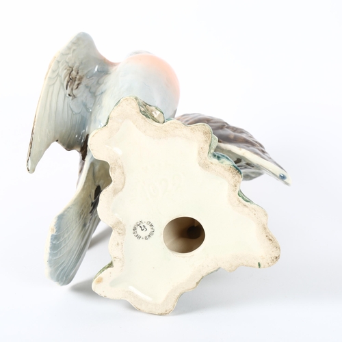 528 - A pair of Beswick doves, 1022