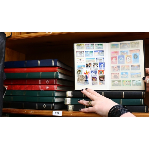 721 - 13 albums of Vintage world postage stamps