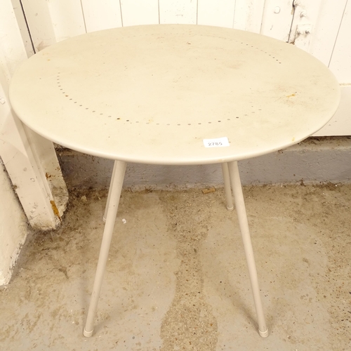 2785 - A circular metal garden table, D70cm, H70cm