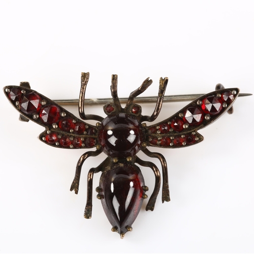 121 - A Victorian garnet figural bug brooch, unmarked yellow metal settings with cabochon and rose-cut gar... 