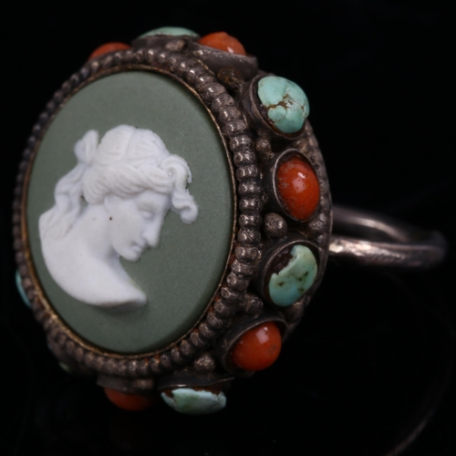 169 - An unmarked silver Wedgwood Jasperware turquoise and coral ring, setting height 25.8mm, size M, 10.1... 