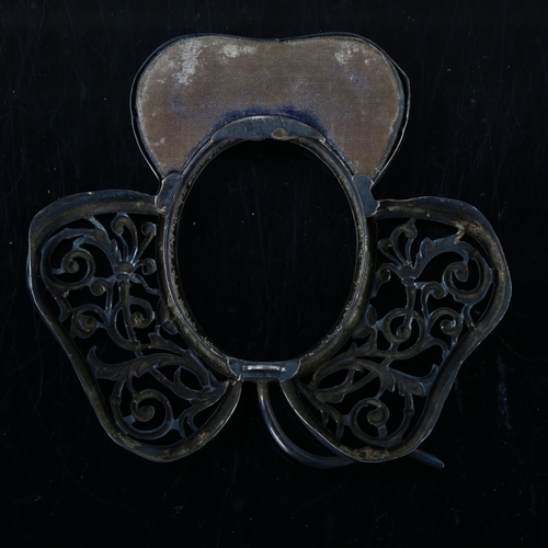 461 - An early 20th century silver-fronted clover photo frame, pierced foliate decoration, by Henry Matthe... 