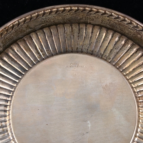 483 - An American sterling silver plate, by Watson Company, model no. L76, diameter 23cm, 7.8oz