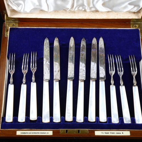 493 - A cased set of Edward VIII silver-bladed mother-of-pearl handled dessert cutlery for 6 people, by Go... 