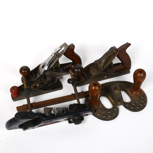 120 - A group of woodworking planes, including Stanley no. 4, Bailey no. 3, and Woden W78