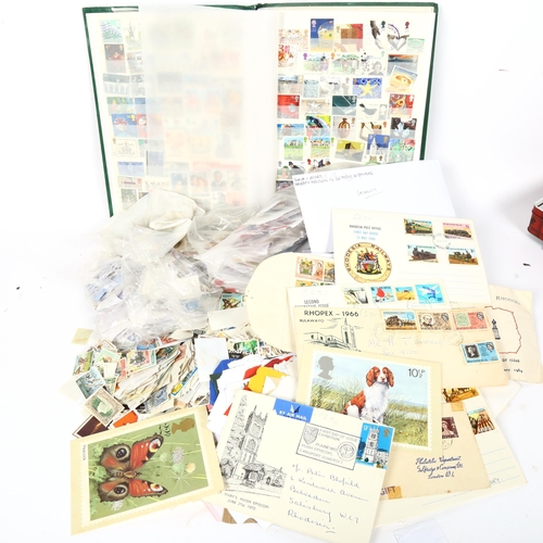 134 - A large quantity of Vintage loose postage stamps and stamp albums