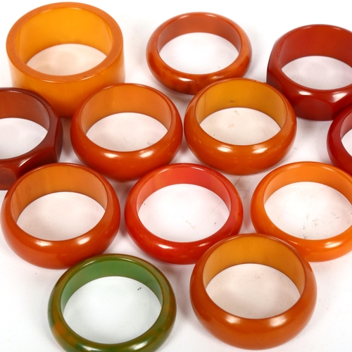 201 - A group of Bakelite napkin rings