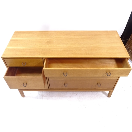 2146 - A mid-century John and Sylvia Reid Stag oak chest of drawers/sideboard, W113cm, H70cm, D44cm (WITH T... 