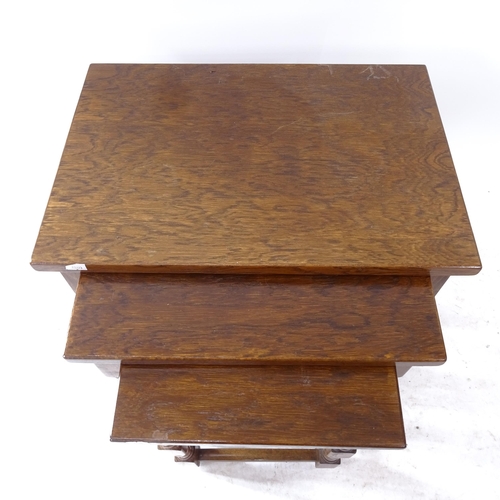 2252 - A rectangular oak nest of 3 occasional tables