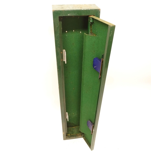 2503 - A green painted metal lockable gun cabinet, W25cm, H126cm, D12cm (with key)