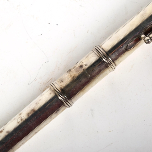 382 - A Japanese Yamaha 3-section flute, in fitted case