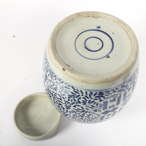 462 - A Chinese blue and white ginger jar and cover, 23cm