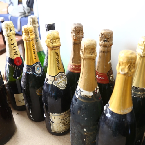 486 - 12 bottles of various Champagne and other sparkling wine, including Moet and Lanson