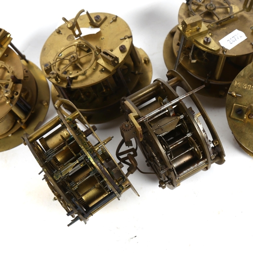 552 - 6 various Vintage brass clock movements, 10cm diameter approx