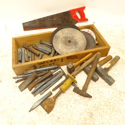 2713 - A pine box containing numerous stone mason / carving tools