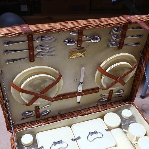 580 - Vintage wicker picnic hamper, complete with fittings, with plaque inscribed Wildernesse Club Captain... 