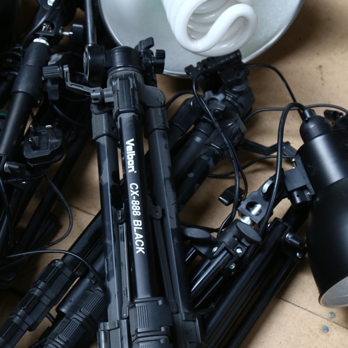 581 - Various tripods, lights etc