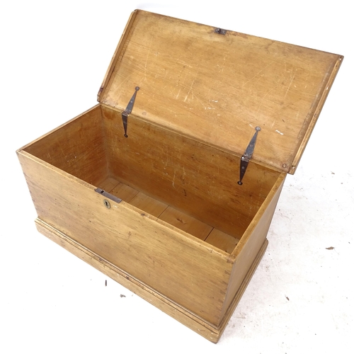 2334 - A Vintage pine blanket box, W84cm, H43cm, D42cm