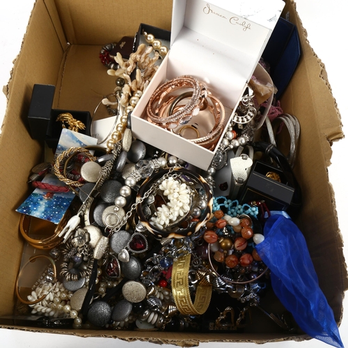 1238 - A tray of modern mixed costume jewellery