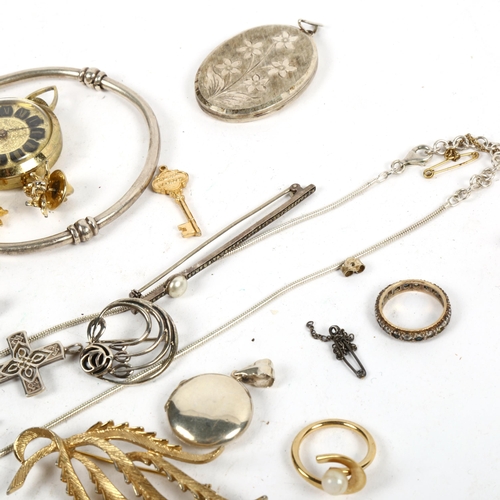 1306 - A tray of silver and other jewellery, to include lockets, pendants etc