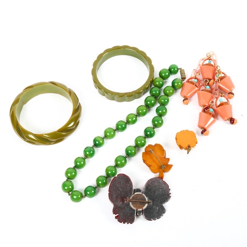 1346 - A Bakelite bangle, green bead necklace, brooch etc