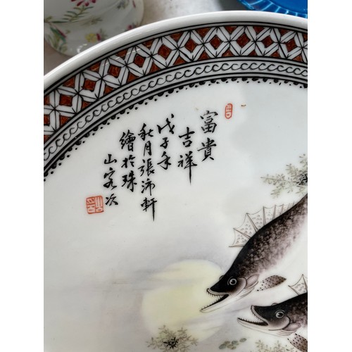 538 - A Chinese famille rose plate, with painted design of fish and 6 character mark, 27.5cm