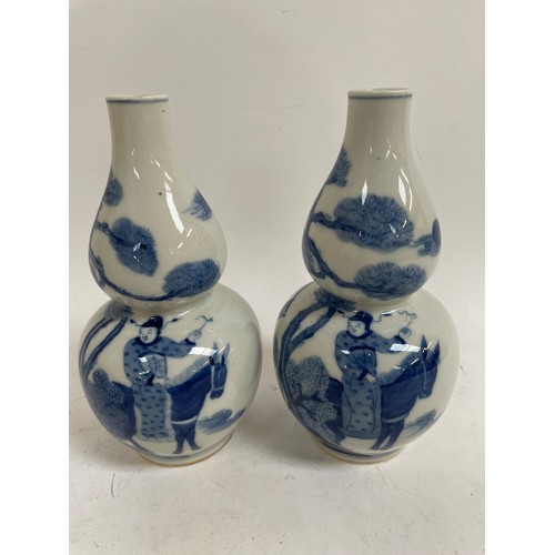 541 - A pair of Chinese blue and white double-gourd vases, 1 with 4 character mark, height 19cm