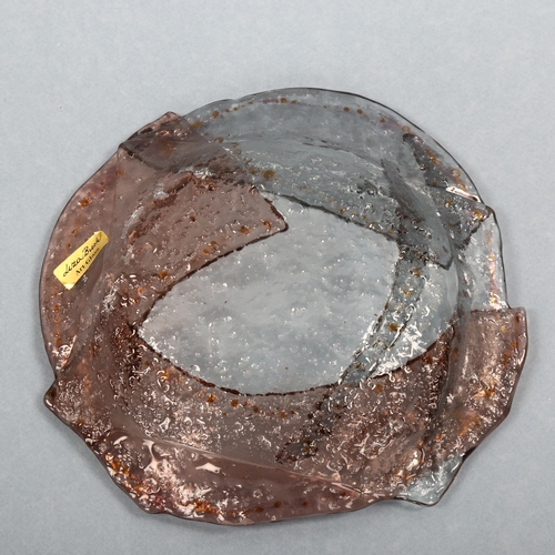 1527 - LIZA BUSH a studio fused and gilded glass plate, makers label and original box, diameter 19cm