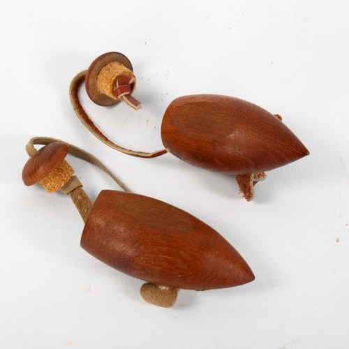 1635 - A mid-century teak salt and pepper set in mice form, in the manner of KAY BOJENSEN, length 7.5cm