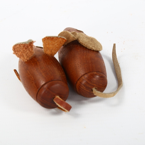 1635 - A mid-century teak salt and pepper set in mice form, in the manner of KAY BOJENSEN, length 7.5cm