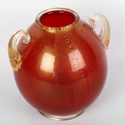 1667 - SEGUS, VETRI D'ARTE, Murano, a red sommerso vase with gold foil inclusion, height 15cm