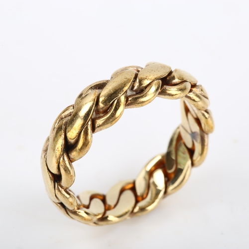 112 - A late 20th century 9ct gold cable link band ring, maker's marks B and N, hallmarks Sheffield 1995, ... 