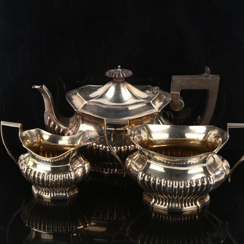 312 - A George V silver 3-piece tea set, comprising teapot, 2-handled sugar bowl, and cream jug, shaped ha... 