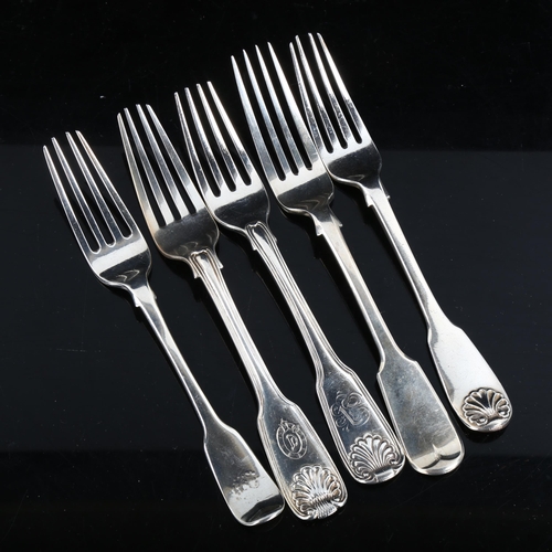 326 - 5 Antique silver Fiddle pattern dessert forks, including George III and Victorian, 7.7oz total