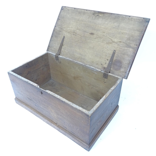 2093 - An elm blanket box, W73cm, H33cm, D41cm