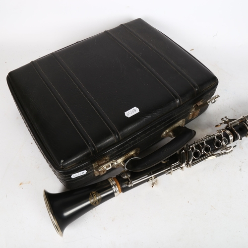 248 - CORTON -an ebonised 5-piece clarinet, marked Made in Czechoslovakia, in fitted case