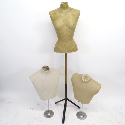 2566 - A set of 3 mannequins on stands, tallest 153cm