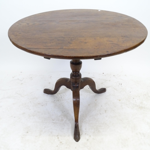 2590 - A Victorian oak circular tilt-top table, on tripod base, D75cm, H68cm