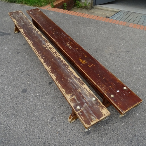 2606 - A pair of Vintage school gymnasium benches, L266cm, H31cm, D26cm