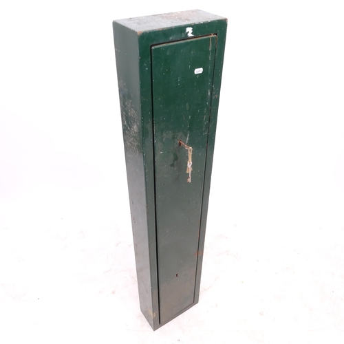 2630 - A green painted metal lockable gun cabinet, W25cm, H126cm, D12cm (with key)