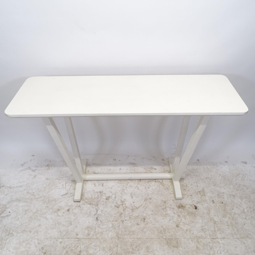 2646 - A contemporary design white painted console table, L120cm, H74cm, D40cm