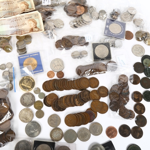 171 - Various world coins and banknotes, including Canada and Great Britain