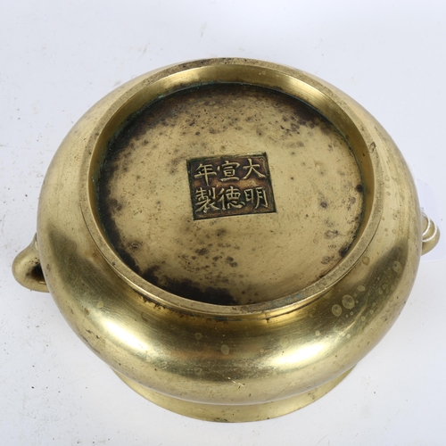 341 - A Chinese bronze censer with scrolled handles, and 6 character mark to the base, height 8.5cm