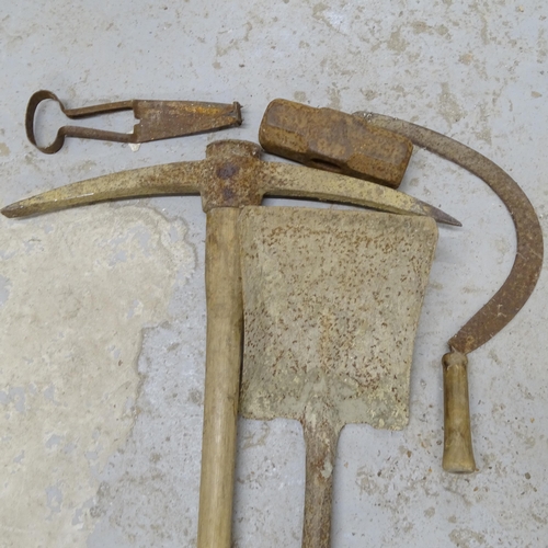 2708 - A selection of Vintage garden tools (5)