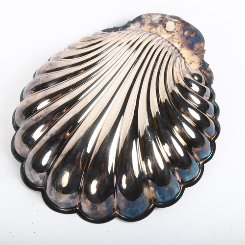 809 - William Rogers, a scalloped shell design silver plated nut dish